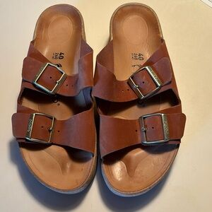 Papillio Gabriela pecan 40 (woman’s 9) Worn once, like new.